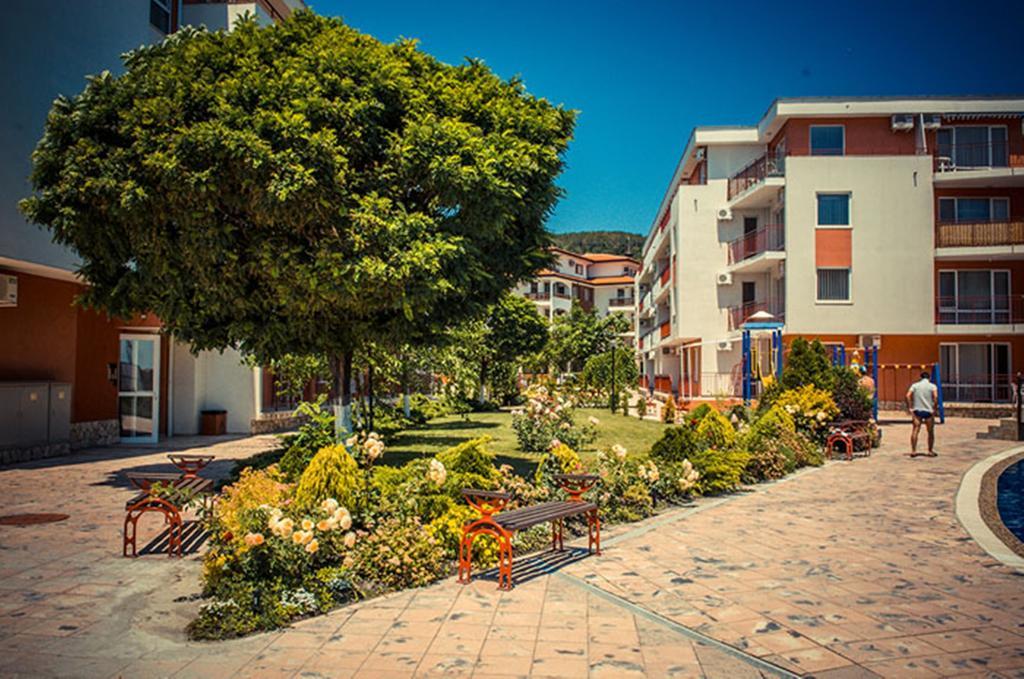 Privilege Fort Beach - Menada Apartments Elenite Luaran gambar
