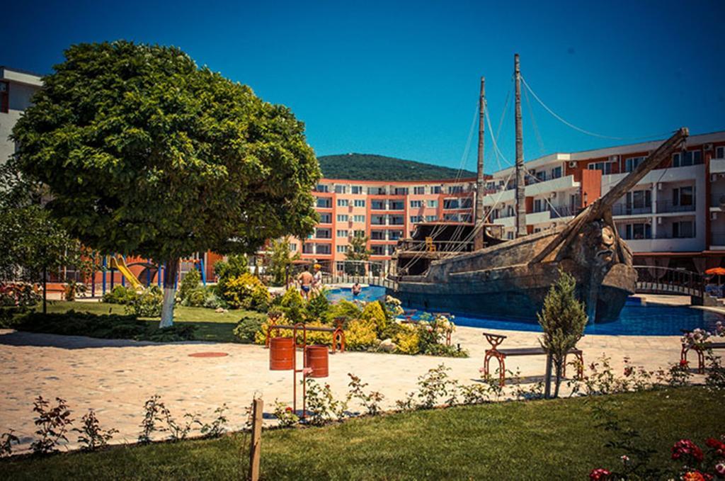 Privilege Fort Beach - Menada Apartments Elenite Luaran gambar