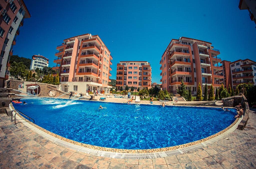 Privilege Fort Beach - Menada Apartments Elenite Luaran gambar