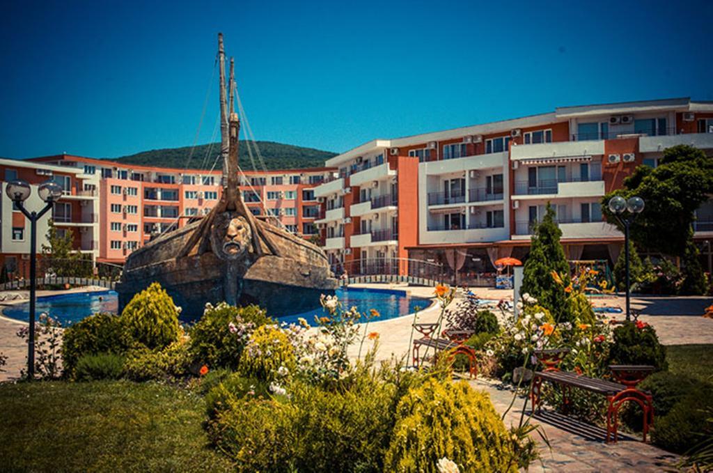 Privilege Fort Beach - Menada Apartments Elenite Luaran gambar