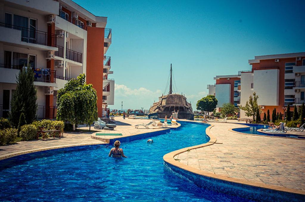 Privilege Fort Beach - Menada Apartments Elenite Luaran gambar