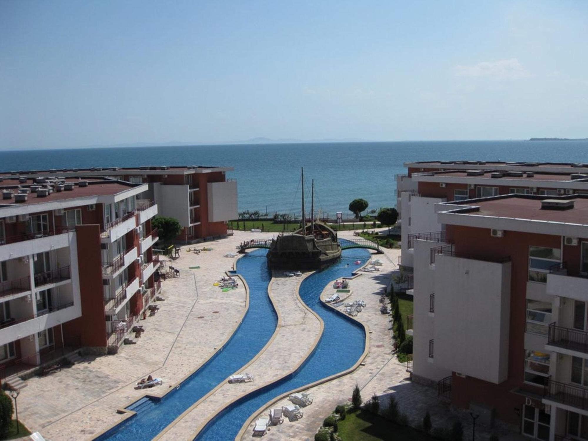 Privilege Fort Beach - Menada Apartments Elenite Luaran gambar