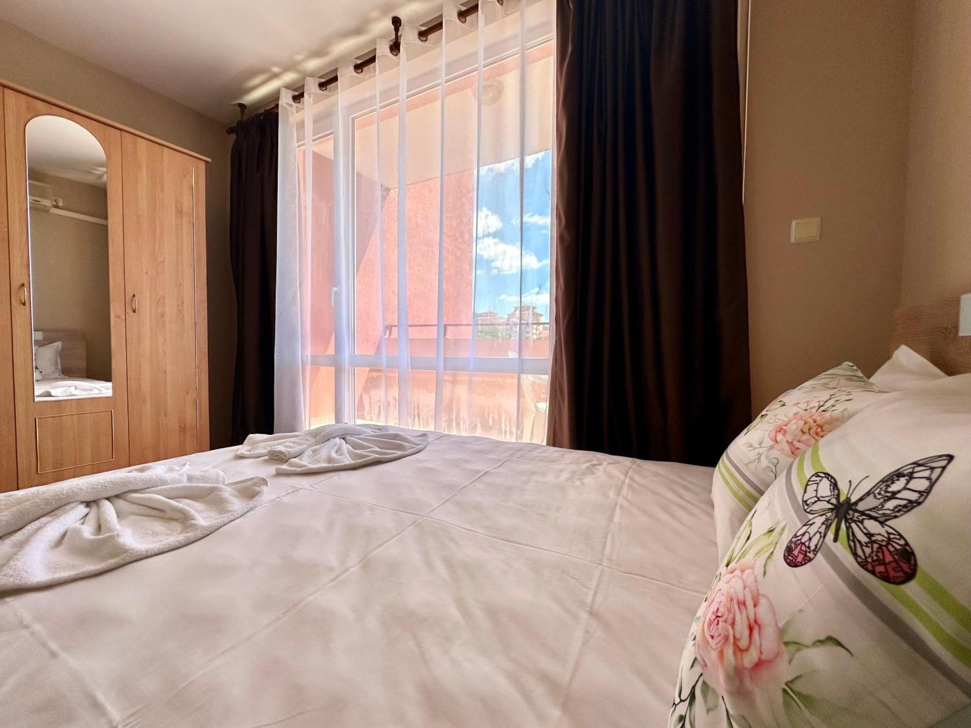Privilege Fort Beach - Menada Apartments Elenite Luaran gambar
