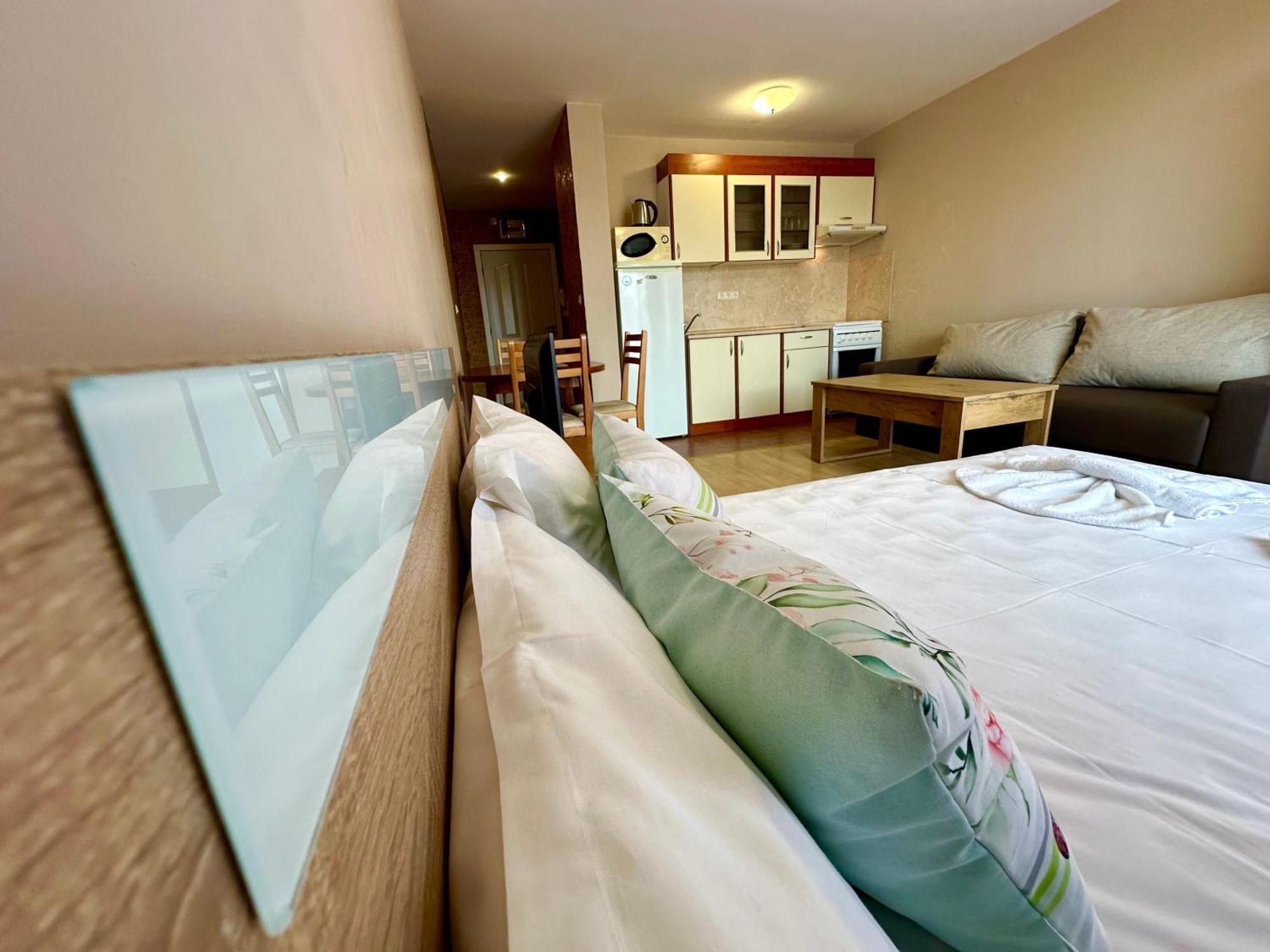 Privilege Fort Beach - Menada Apartments Elenite Luaran gambar