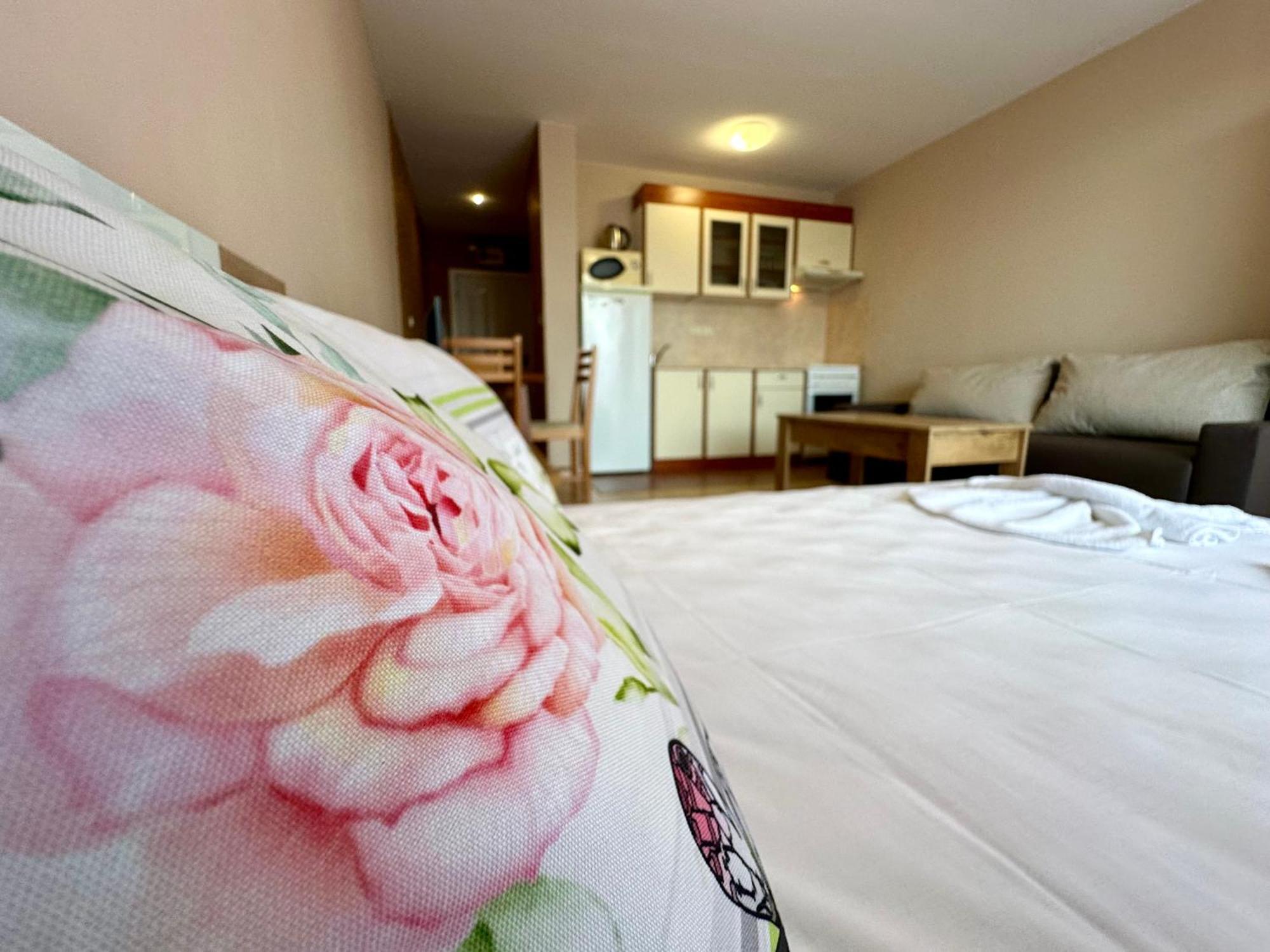 Privilege Fort Beach - Menada Apartments Elenite Luaran gambar