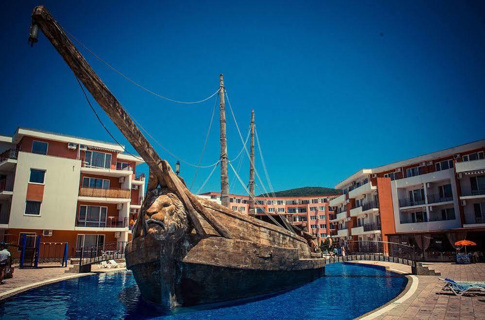 Privilege Fort Beach - Menada Apartments Elenite Luaran gambar