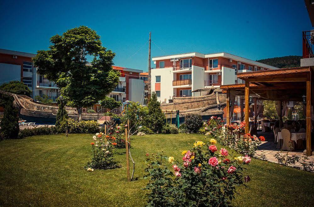 Privilege Fort Beach - Menada Apartments Elenite Luaran gambar
