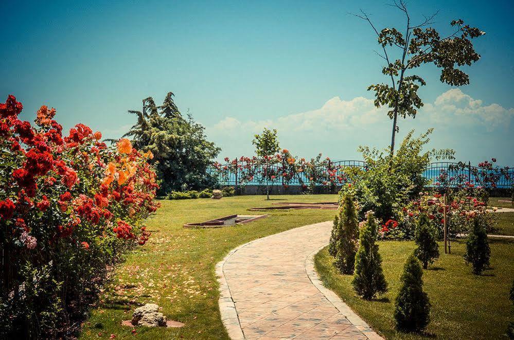 Privilege Fort Beach - Menada Apartments Elenite Luaran gambar